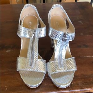 Michael Kors Size 7 Silver Herls